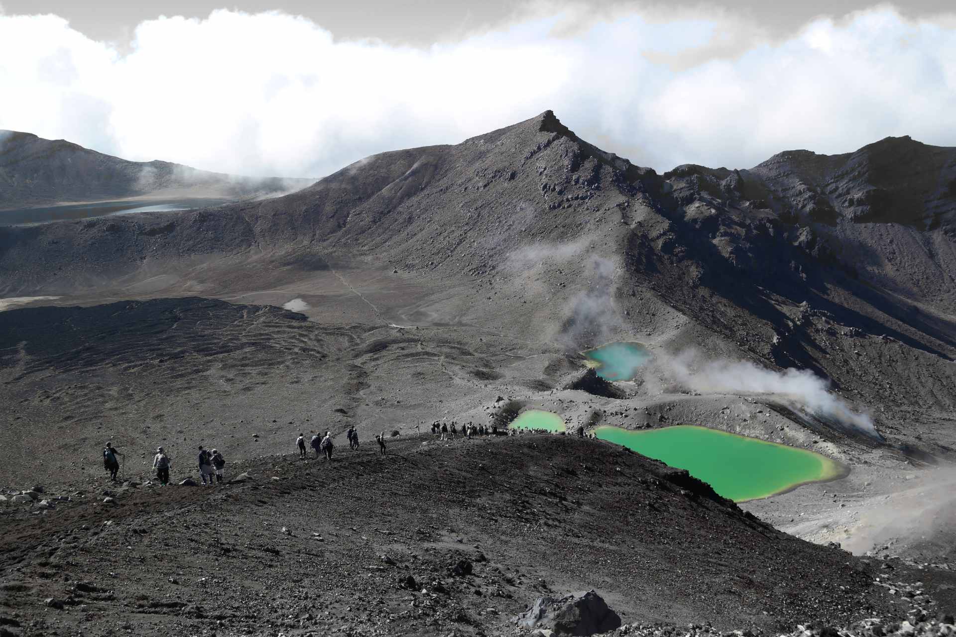 Emerald Lake of Tongariro Alpine Emerald Lake of Tongariro Alpine
